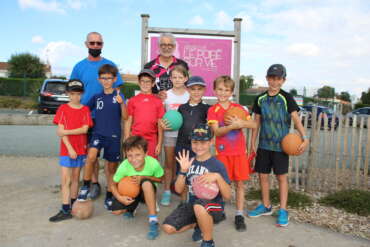 Les jeunes ont repris l’athlétisme! Merci à Yves et Gérard ainsi qu’aux parents bénévoles! On leur souhaite à tous une belle année sportive!