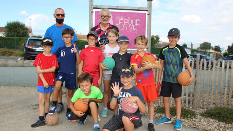 Les jeunes ont repris l’athlétisme! Merci à Yves et Gérard ainsi qu’aux parents bénévoles! On leur souhaite à tous une belle année sportive!